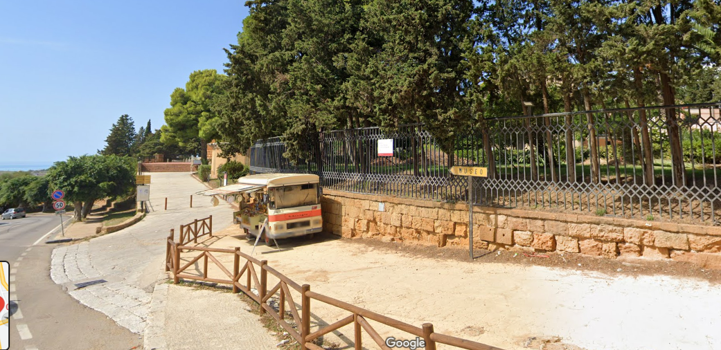 Piazzale antistante la chiesa